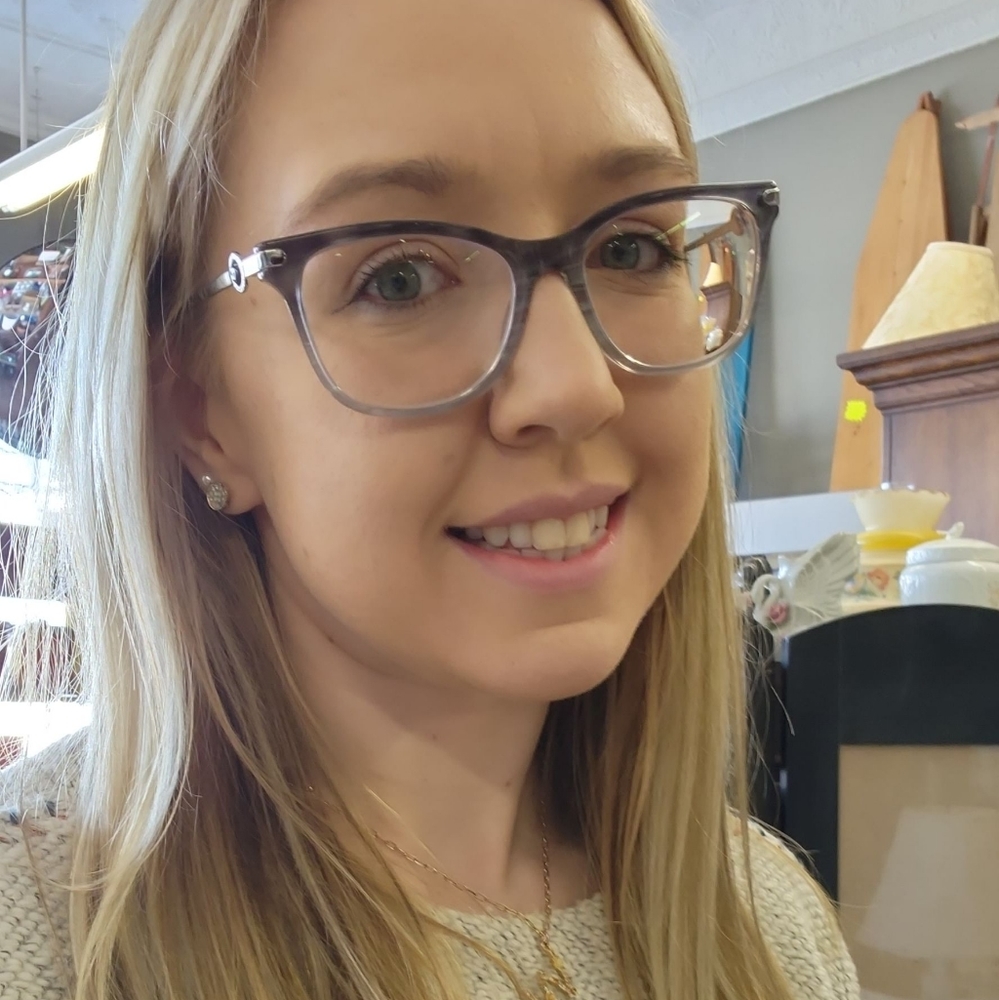 Meet your Posher, Whitney